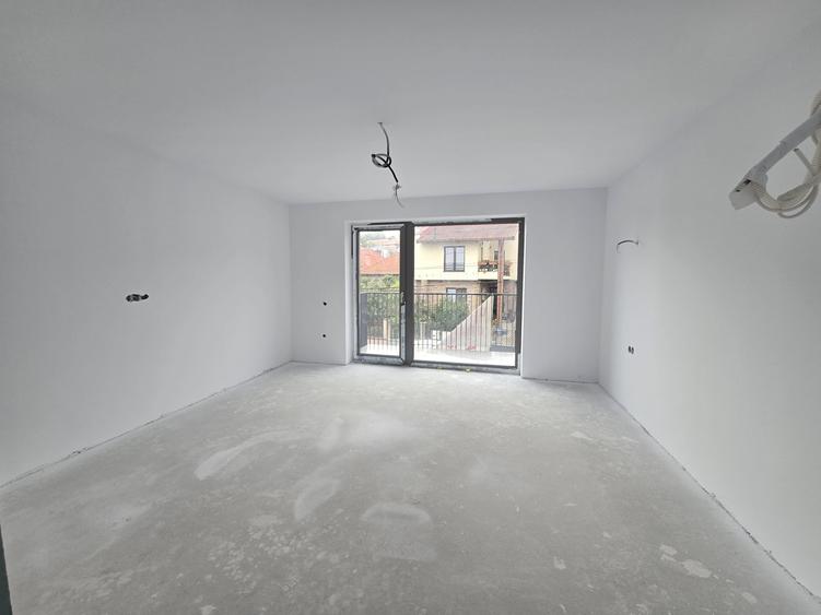 Casă individuală cu 5 camere cu Canalizare în Dâmbul Rotund