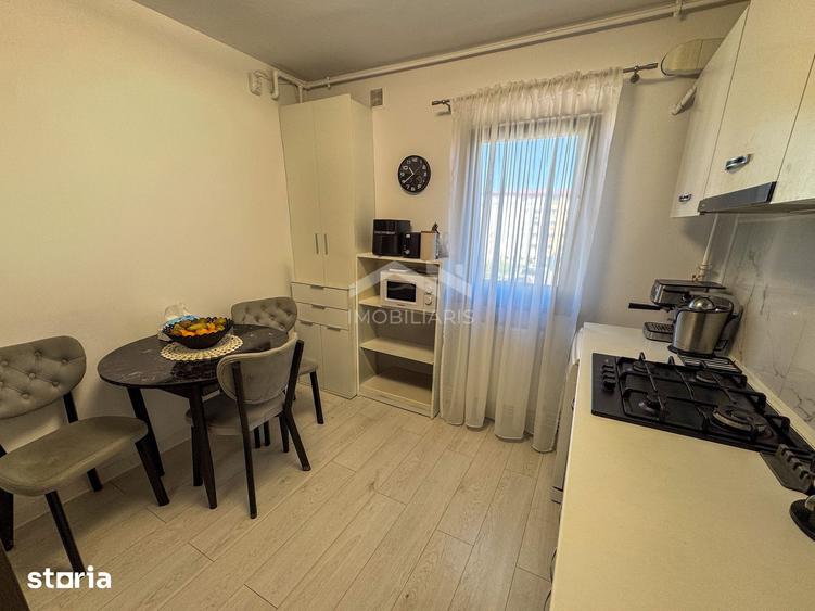 Apartament cu 3 camere decomandat, mobilat în Sud