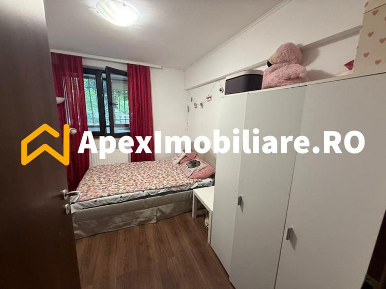 Apartament cu 3 camere decomandat în Titan