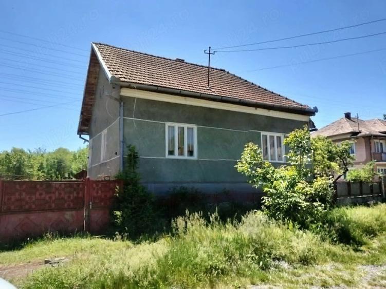 Casă cu 4 camere cu Teren 2418 Mp în Dumbrava