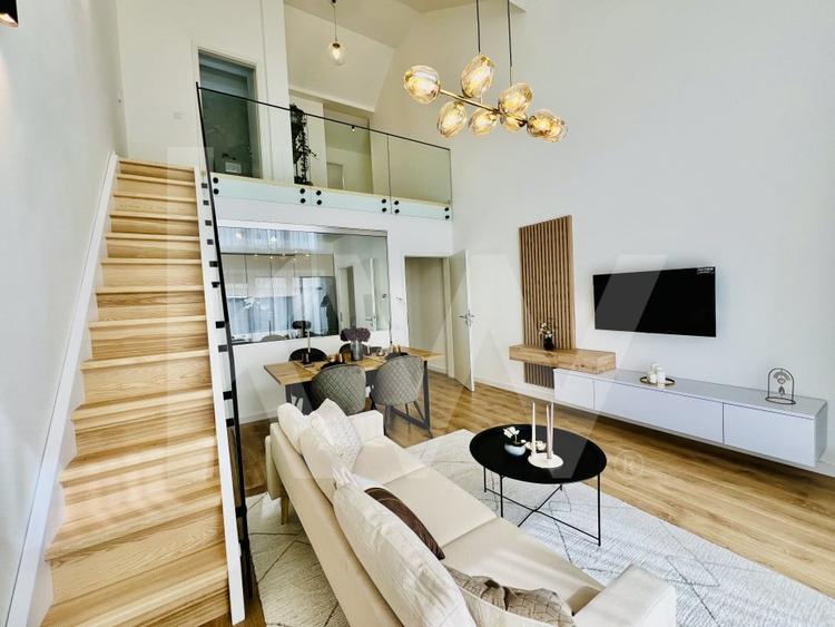 Apartament cu 4 camere decomandat în Cristian