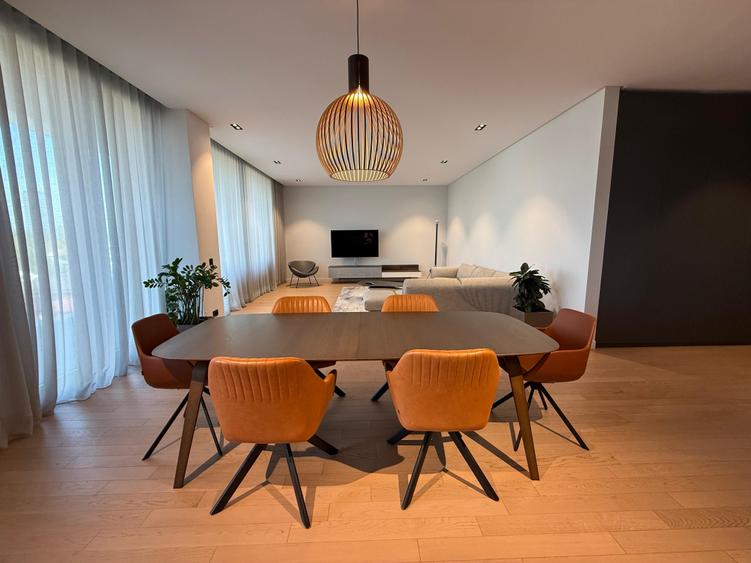 Apartament cu 3 camere semidecomandat în Floreasca