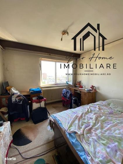 Apartament cu 3 camere semidecomandat în Craiovița Nouă
