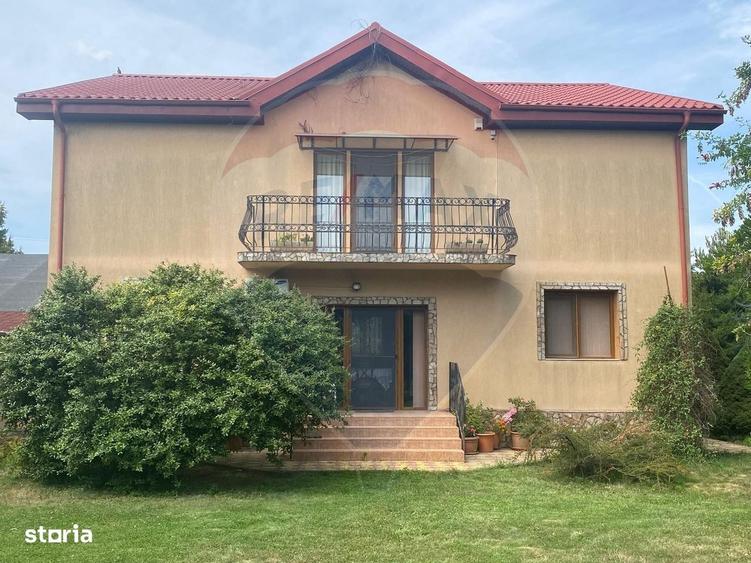 Casă cu 4 camere cu Piscina în Central