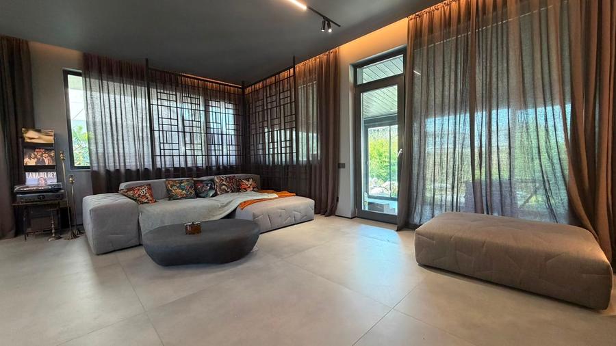 Casă individuală cu 4 camere cu Teren 450 Mp în Tunari