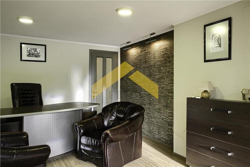 Spatiu pentru birou ultracentral de inchiriat - 12