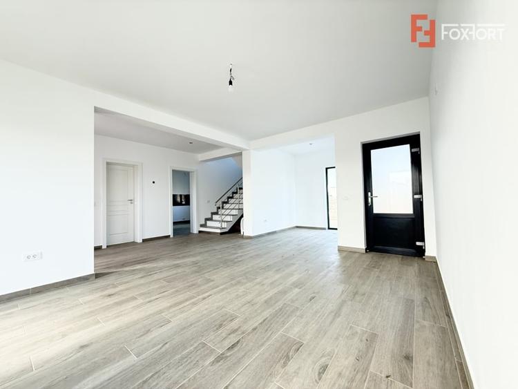 Casa individuala cu 4 camere, situata la drum asfaltat in Sacalaz - 1