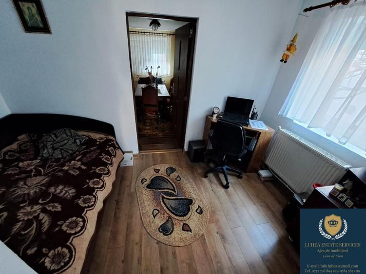 Casă formată din 2 clădiri P+M și P+1 - 4