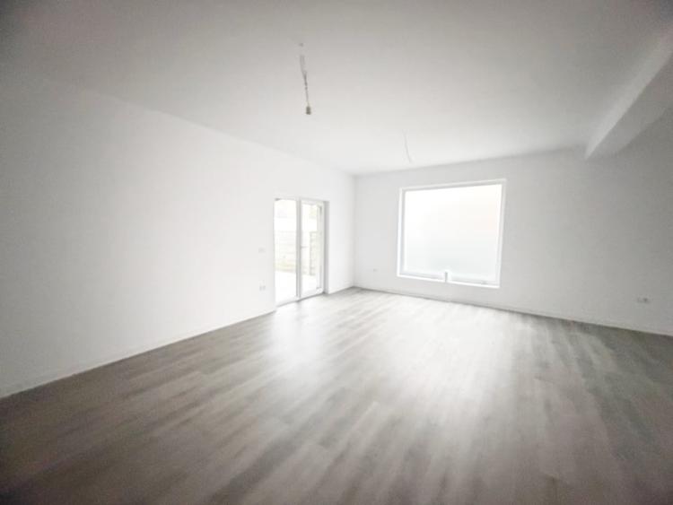 Duplex cu 4 camere cu Canalizare în Utvin