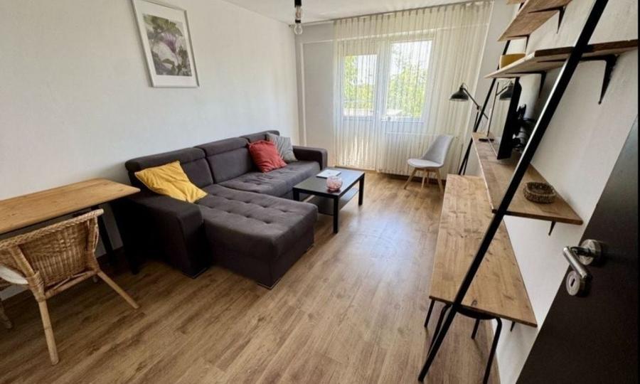 GARA-BILA ap. 2 camere, decomandat, et.2/4,curat, OCAZIE! - 1