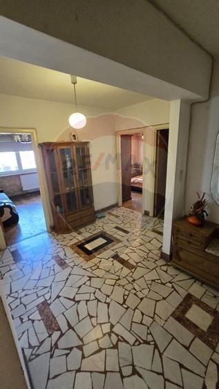 Apartament cu 4 camere decomandat în Ultracentral