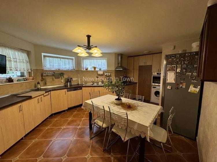 Casa spatioasa - Livezeni, 5 - 6 camere/ 190 mp + teren 920 mp - 5