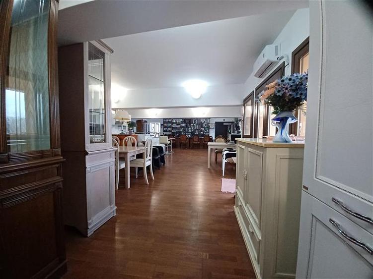 Otopeni- Therme Afacere La Cheie Cu Showroom - 9