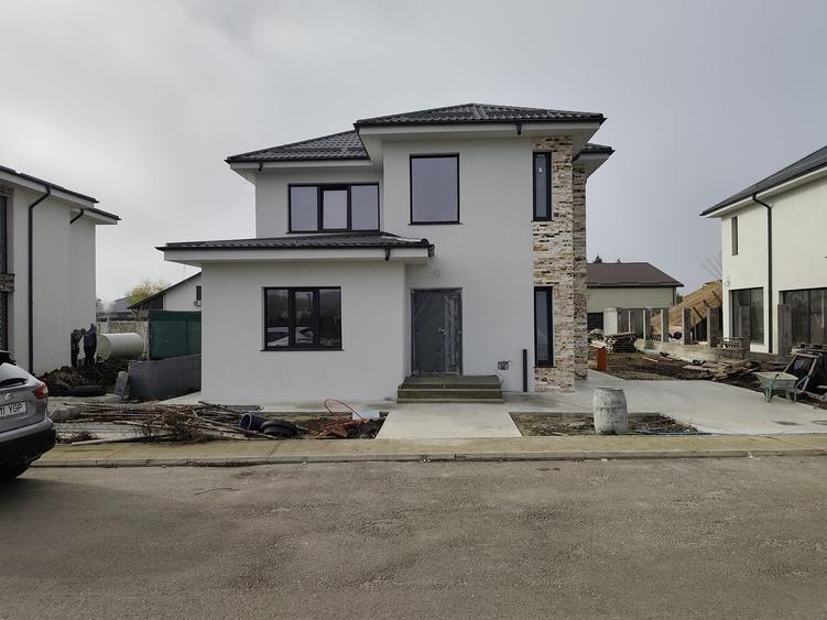 FARA COMISIOANE  in COMPLEXUL Rudem Gulia casa P+1 pod 2 placi 3 bai LA CHEIE - 7