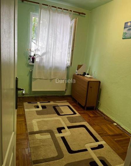 Vand apartament 4 camere etaj1 zona lebada