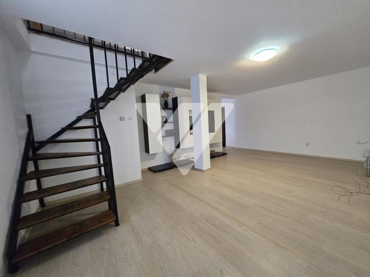 Apartament tip mansarda 3 camere de vanzare Zona Strand - 15