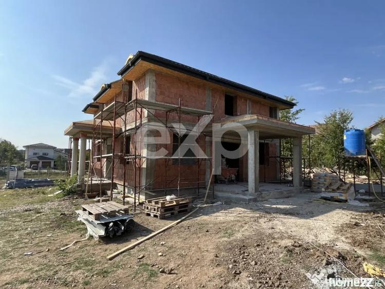 Casă cu 6 camere cu Teren 400 Mp în Corbeanca