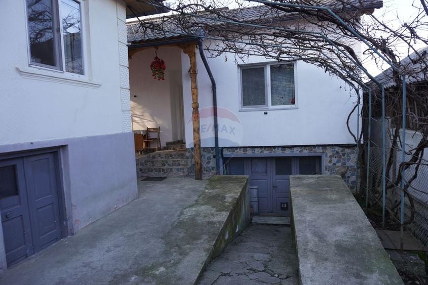 Proprietate cu 2 Case și Teren Generos – Str. Câmpu Negru - 7