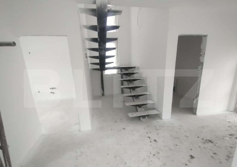 Casa 111 mp,pe 2 nivele cu 4 camere,570 mp teren,zona Valea - 6