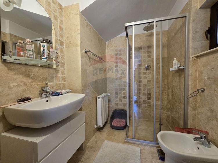 Vila unica in inima Bustenilor, vedere directa spre Caraiman - 25