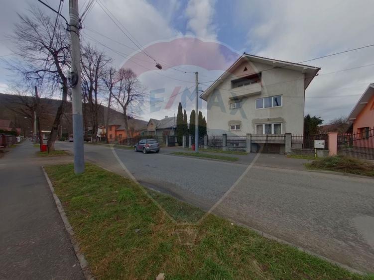 Vilă Impunătoare cu Potențial Investițional – Zona Grădina Morii - 1