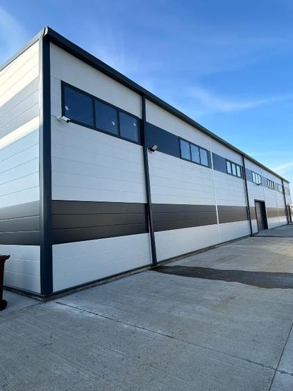 Hala 600 de mp, pozitie excelenta la sensul giratoriu de la Petrom Rudeni! - 1