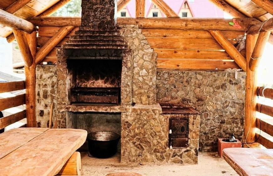 De Vanzare Pensiune-10 camere Voroneț - 14