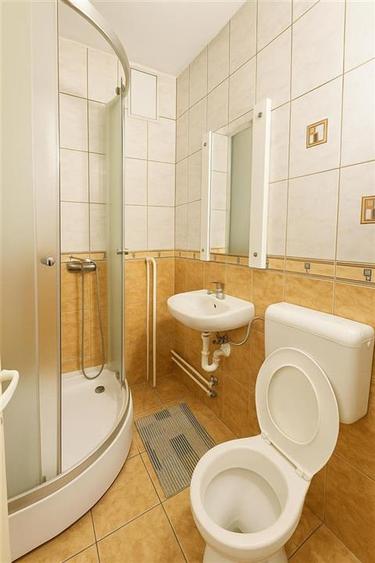 Apartament cu 4 camere decomandat în Nufărul