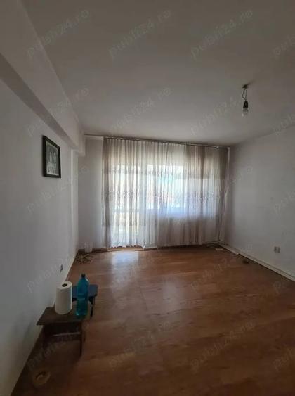 Apartament cu 3 camere semidecomandat în Fălticeni