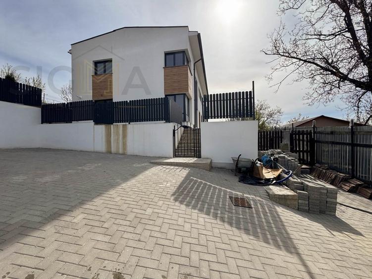 Duplex cu 4 camere cu Canalizare în Dâmbul Rotund