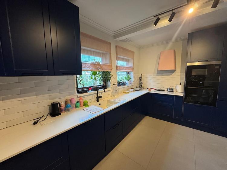 Apartament cu 4 camere semidecomandat în Cotroceni