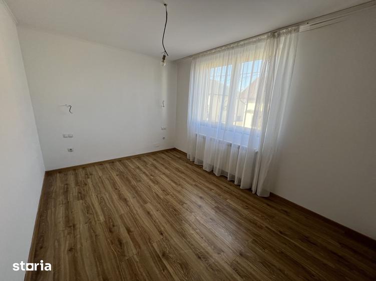 Casă cu 4 camere decomandat cu Teren 250 Mp în Țiglari