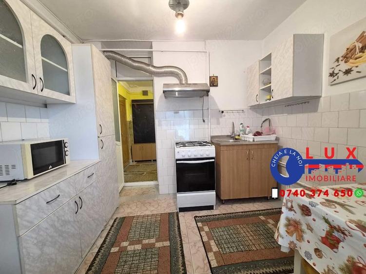 Apartament cu 3 camere decomandat în E3