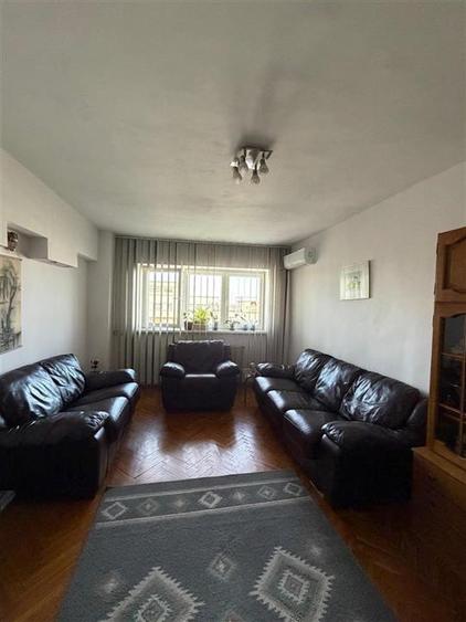 Apartament cu 3 camere decomandat în Călărași
