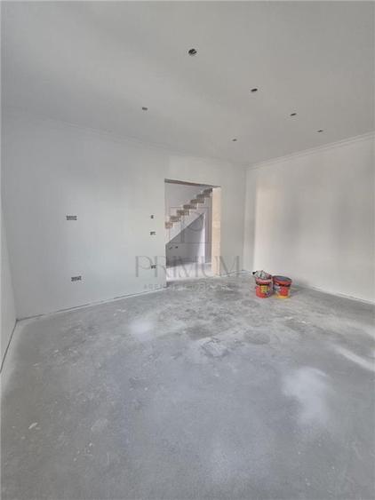 Duplex cu 4 camere cu Canalizare în Ghiroda