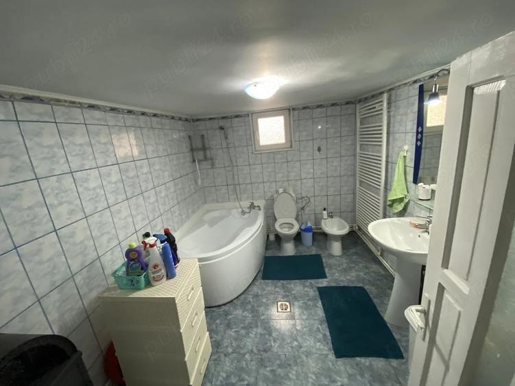 Casă cu 5 camere cu Teren 1000 Mp în Topoliceni