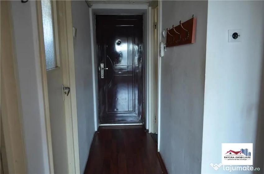 Garsonieră decomandată în Central