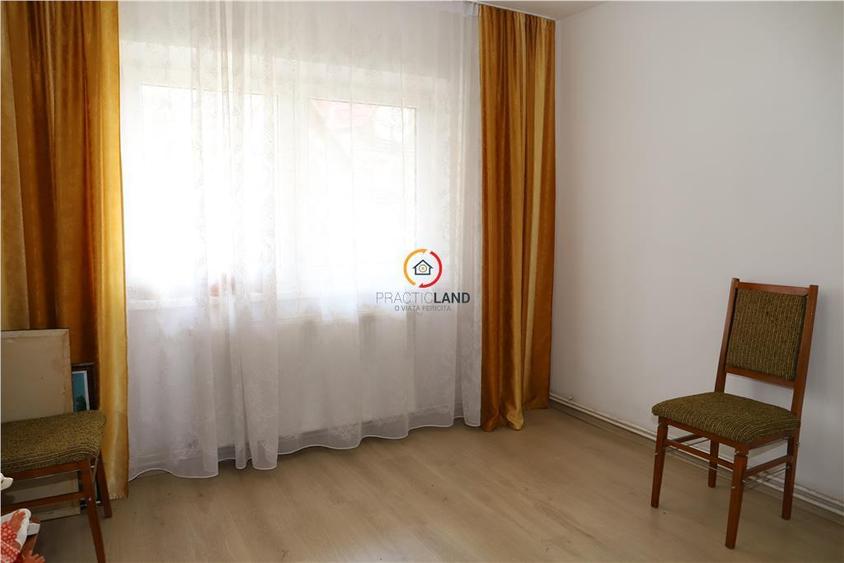 Apartament cu 3 camere decomandat, mobilat în Exterior Est