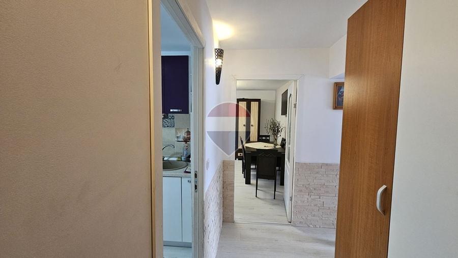 Apartament cu 3 camere semidecomandat, mobilat în Burdujeni
