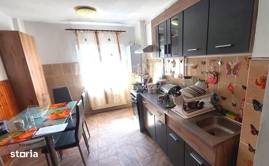 Apartament cu 4 camere decomandat în Cetate
