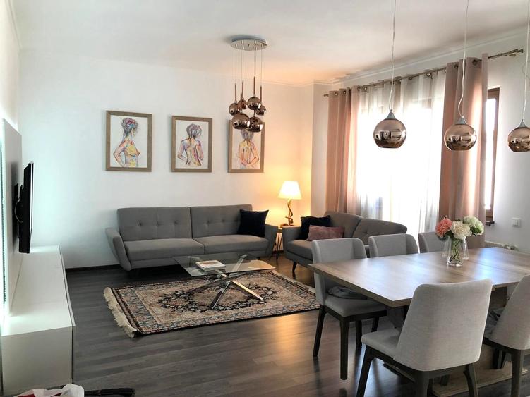 Apartament cu 3 camere semidecomandat, mobilat în Băneasa