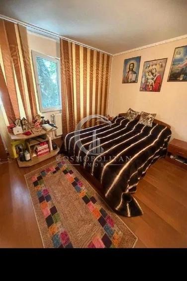 Apartament cu 3 camere semidecomandat în Micro 3