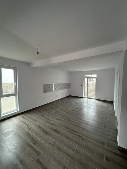 Casă cu 3 camere cu Canalizare în Giroc