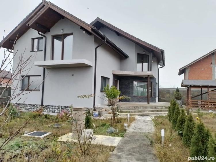 Casă cu Teren 200 Mp în Hinova