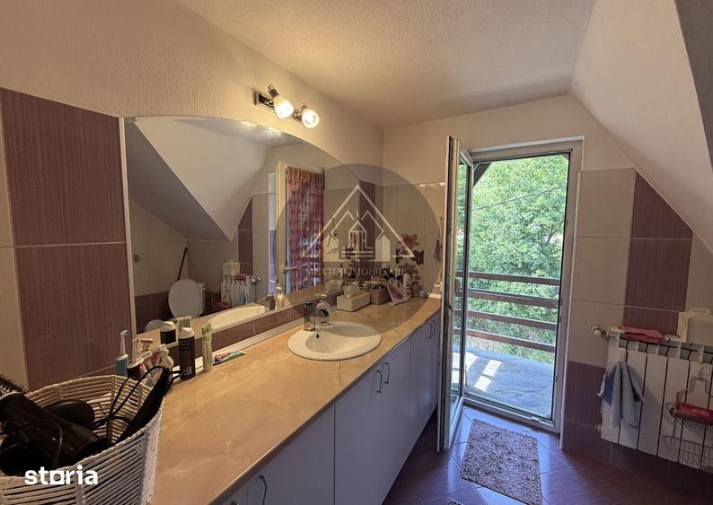 Casă cu 6 camere decomandat cu Teren 500 Mp în Central