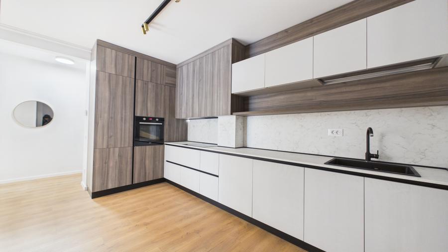 Apartament cu 3 camere semidecomandat în Grivița