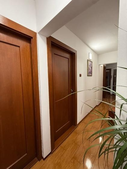 Apartament cu 3 camere decomandat, mobilat în Aradului