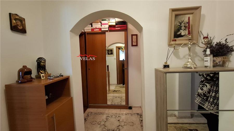 Apartament cu 3 camere decomandat, mobilat în Central