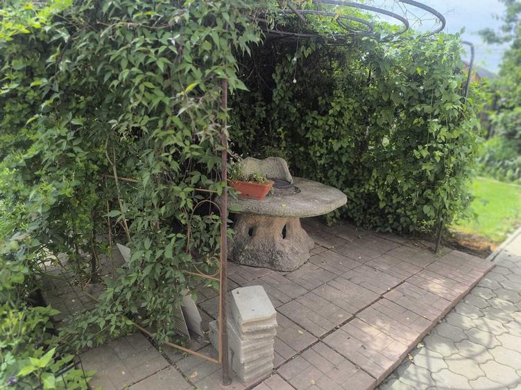 Casă cu 4 camere în Exterior Vest
