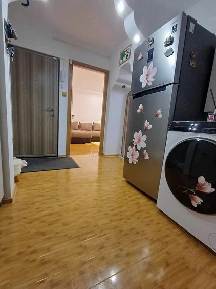 Apartament cu 2 camere decomandat în E3